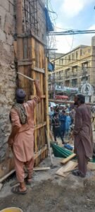 آرام باغ میں ہیریٹیج بلڈنگ پر غیر قانونی تعمیرات، 4 افراد گرفتار 2 WhatsApp Image 2026 05 20 at 7.59.50 PM 2