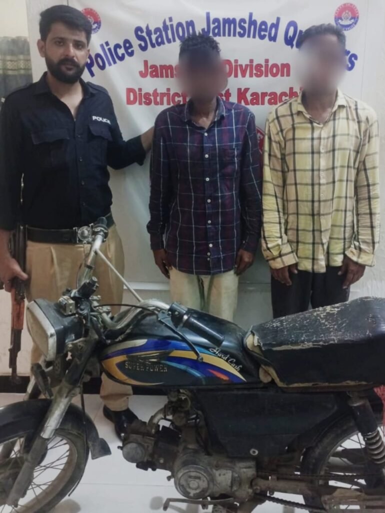کراچی: سی سی ٹی وی فوٹیج کی مدد سے موٹر سائیکل چوری میں ملوث دو ملزمان گرفتار، برآمد شدہ گاڑی پولیس کے حوالے 1 WhatsApp Image 2026 05 21 at 7.26.22 PM
