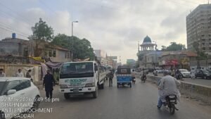 صدر ٹاؤن میں تجاوزات مافیا کے خلاف بڑا آپریشن، متعدد غیر قانونی تعمیرات مسمار 2 WhatsApp Image 2026 05 22 at 11.54.30 PM