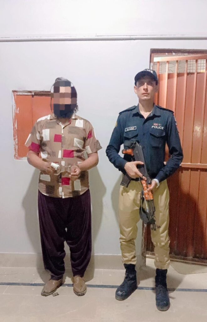 مومن آباد میں فائرنگ، معصوم بچے اور نوجوان کو زخمی کرنے والا ملزم گرفتار 1 WhatsApp Image 2026 05 29 at 5.40.57 PM