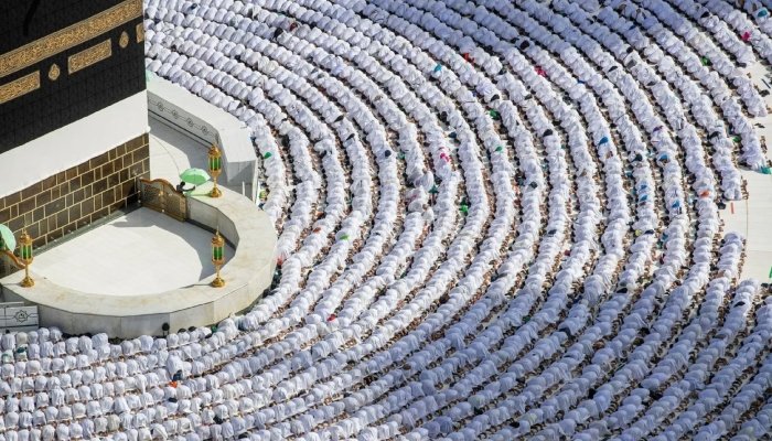 Pilgrims registering online for Hajj 2027 through the Ministry of Religious Affairs website