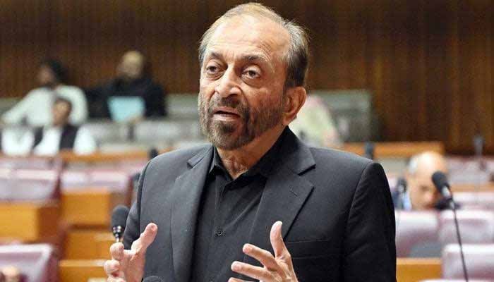 MQM leader Farooq Sattar speaking during a National Assembly session on Karachi's political and civic challenges.