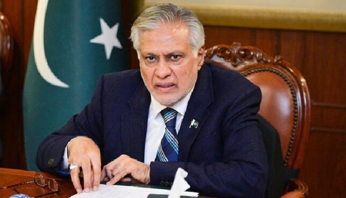 Deputy Prime Minister Ishaq Dar addressing a gathering in Lahore while discussing Pakistan’s diplomatic role and regional peace initiatives.
