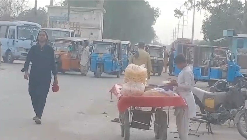 مہران ہائی وے پر ٹریفک پولیس اہلکاروں پر مبینہ بھتہ خوری اور دادا گیری کے الزامات، شہریوں میں شدید غم و غصہ 1 Screenshot 2026 06 02 161449