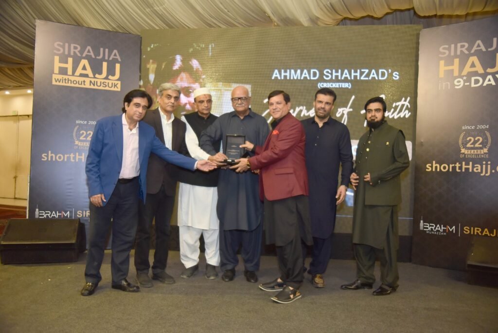 Javed Sheikh receiving lifetime achievement award at Serajia Group Labaytum Award ceremony in Karachi.