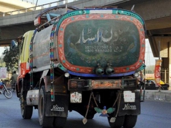 Karachi City Court hears a compensation claim related to a fatal water tanker accident.