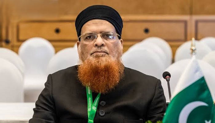 Mufti Taqi Usmani and Maulana Hanif Jalandhari during the Wifaq ul Madaris election meeting at Darul Uloom Karachi.