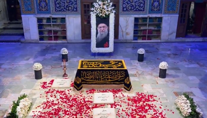 Images circulating online that are claimed to be related to Ayatollah Khamenei's burial.