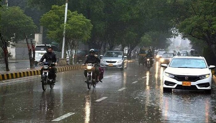Dark clouds over Karachi ahead of the rain forecast issued by the Pakistan Meteorological Department.
