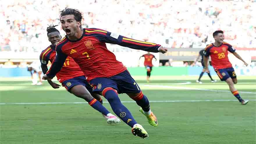 Spain players celebrate with the FIFA World Cup trophy after beating Argentina 1-0 in the 2026 World Cup final.