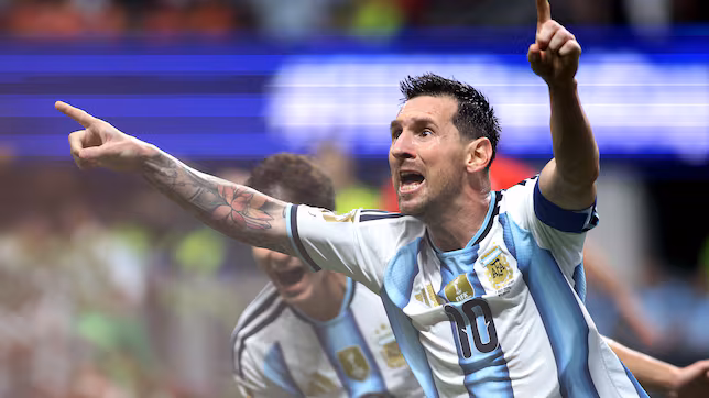 Lionel Messi celebrates with Argentina teammates after their comeback victory over Egypt in the FIFA World Cup 2026 Round of 16.