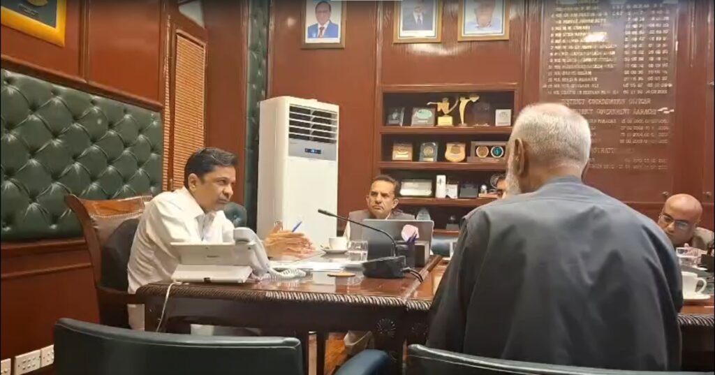 Commissioner Karachi meets flour mill representatives to finalize a reduction in flour prices.