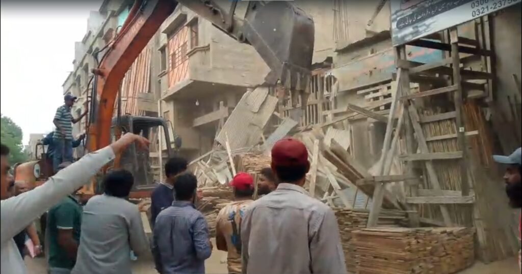 KMC teams removing illegal encroachments from public land in Karachi.