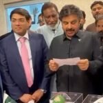 Sindh Local Government Minister Syed Nasir Hussain Shah unveiling modern GIS system at Sindh Master Plan Authority Karachi