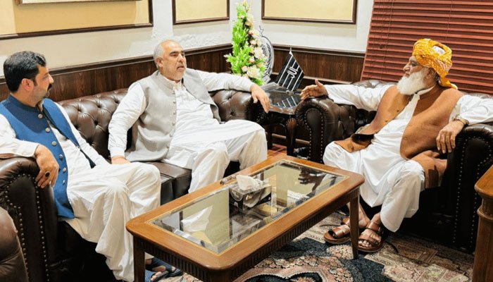 PTI and JUI-F leadership discuss political cooperation and a possible joint movement against the federal government.