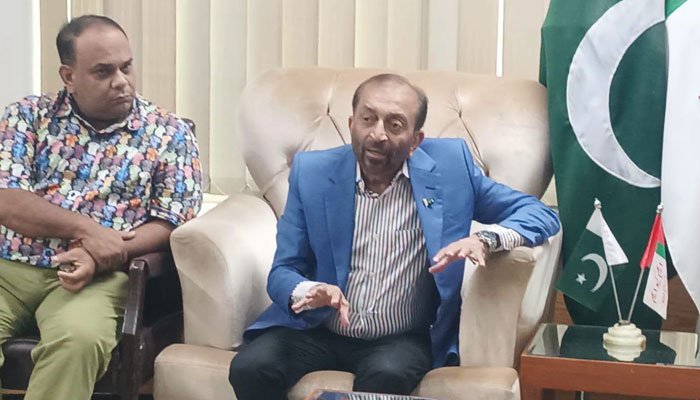 MQM Pakistan leader Farooq Sattar speaking about new provinces in Islamabad