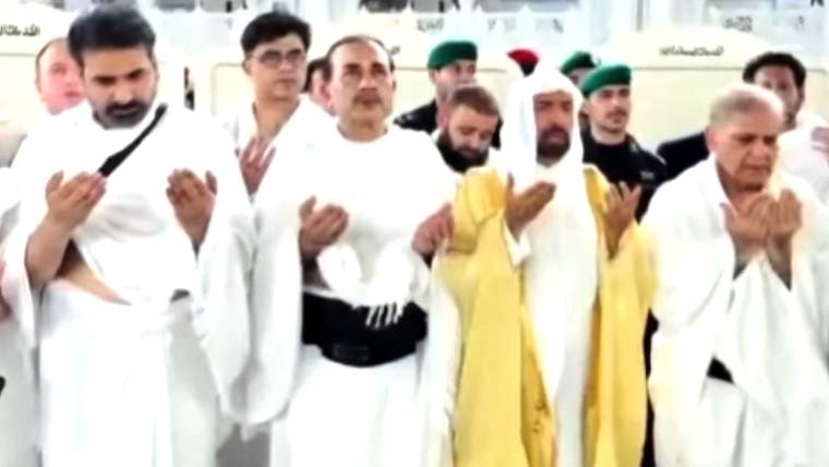 Prime Minister Shehbaz Sharif and the Pakistani delegation during Umrah at the Holy Kaaba in Makkah.