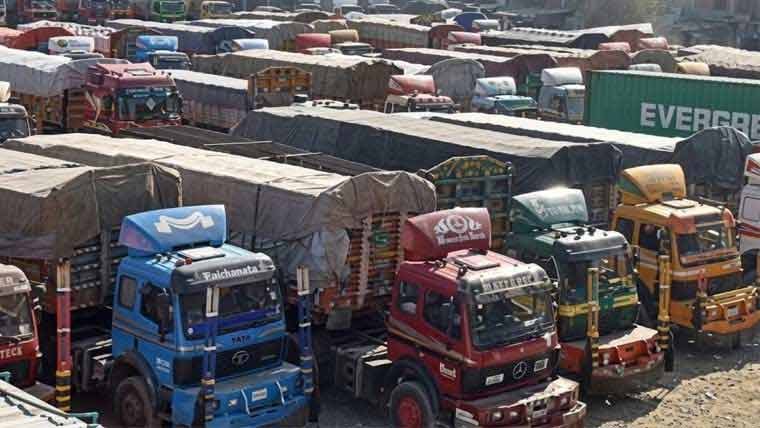 Government officials and goods transporters hold talks at Governor House Karachi