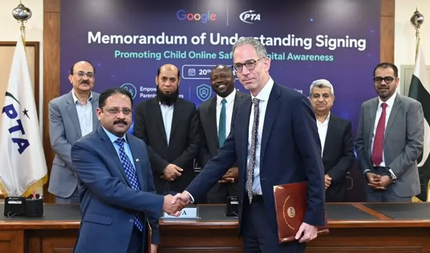 PTA and Google officials signing an agreement for children's online safety in Pakistan.