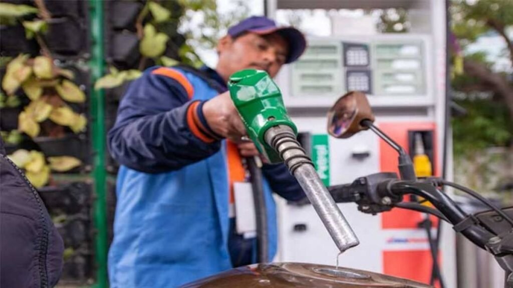 Fuel station in Pakistan representing the debate over petroleum price reductions and governance reforms.