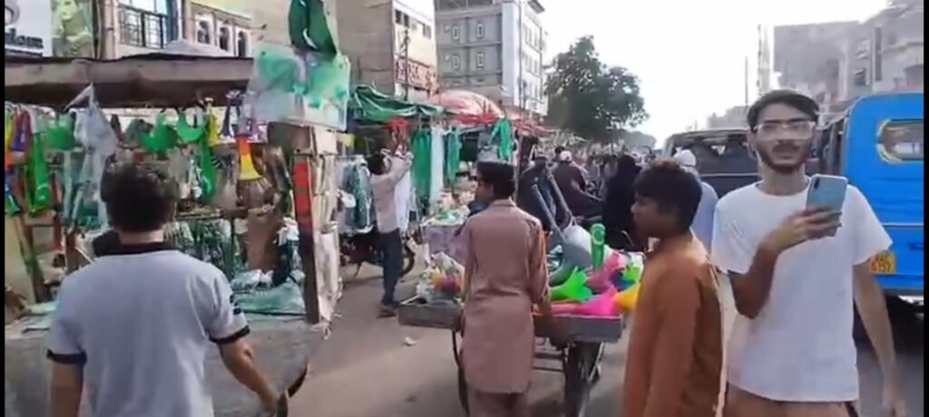 anti-encroachment teams remove illegal structures from roads in Karachi