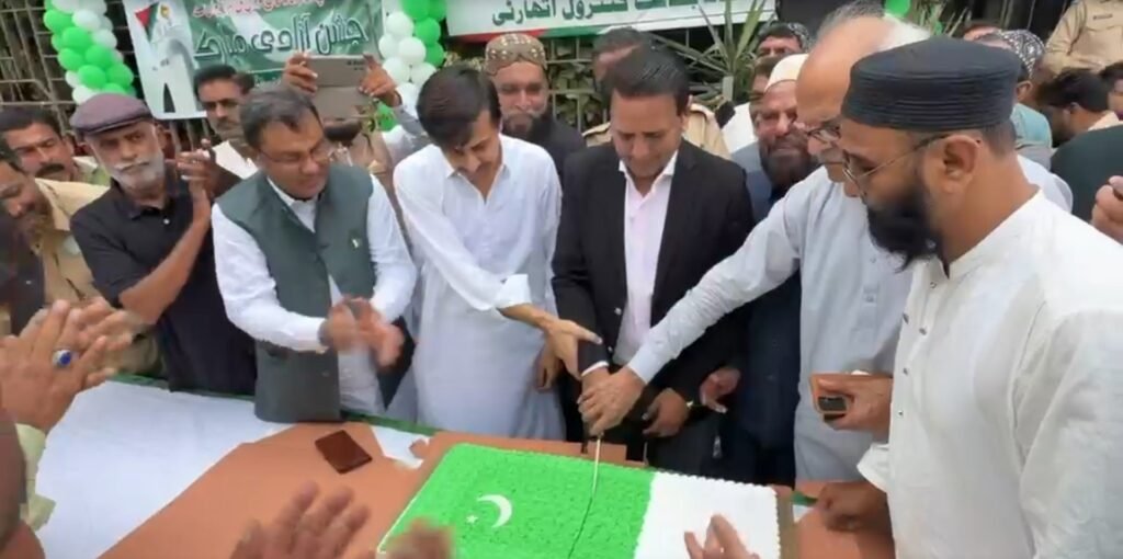 SBCA Additional Director General Shakeel Siddiqui hoists the Pakistani flag during Independence Day ceremony