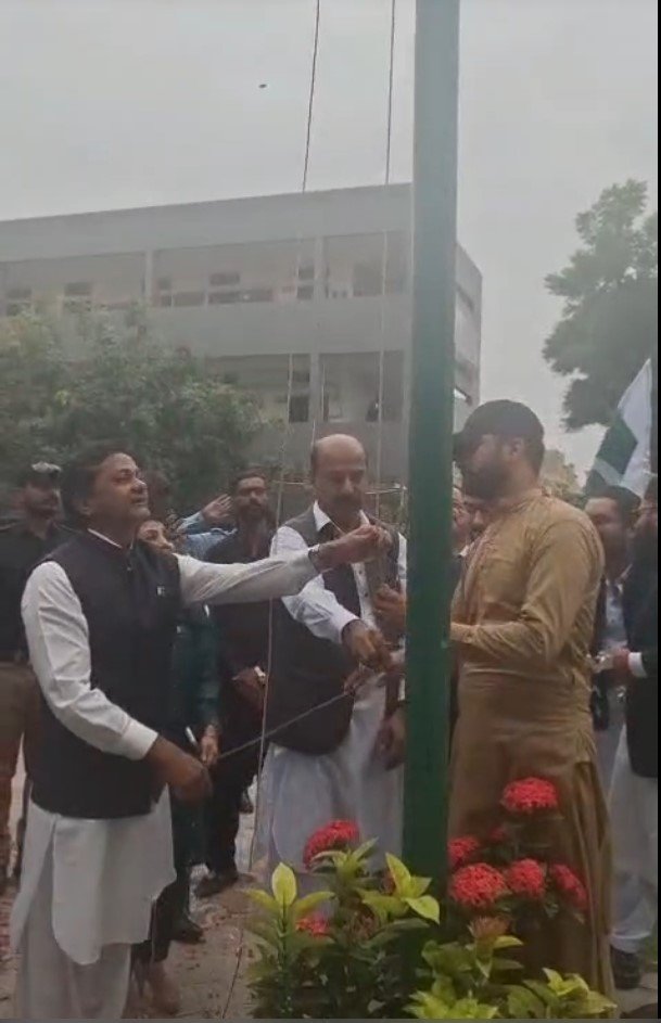 Commissioner Karachi Syed Hassan Naqvi participates in flag hoisting ceremony at Dawood University Karachi