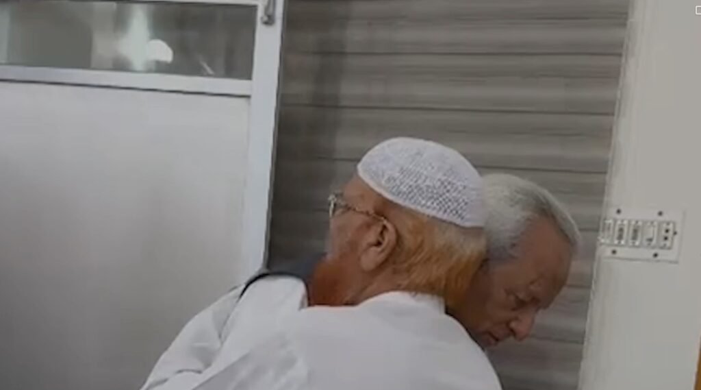 Governor Sindh Nihal Hashmi meets Mufti Taqi Usmani at Darul Uloom Korangi in Karachi