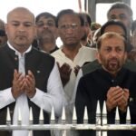 Ali Khursheed and Farooq Sattar visit Mazar-e-Quaid in Karachi on Pakistan Independence Day