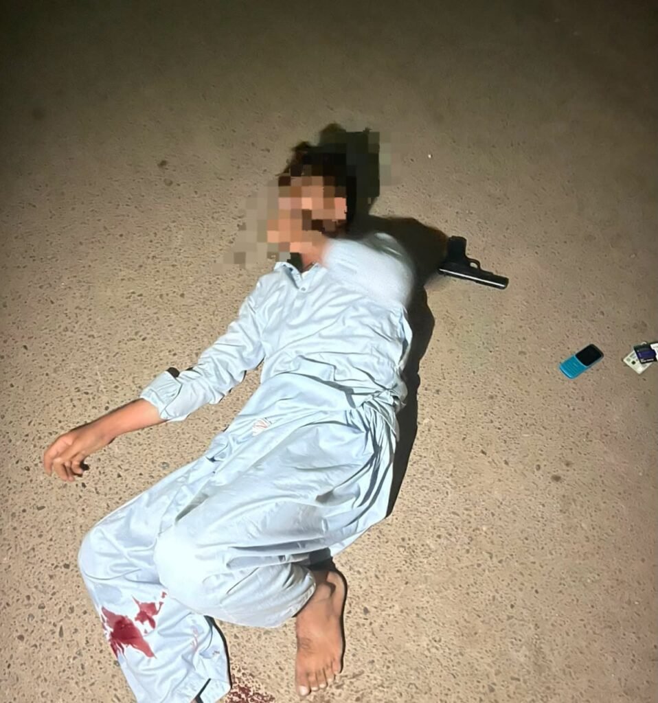 Police encounter with armed suspects near Rahmania Mor in Karachi