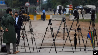 Karachi Union of Journalists calls for an investigation into the alleged assault and detention of a Samaa TV cameraman.
