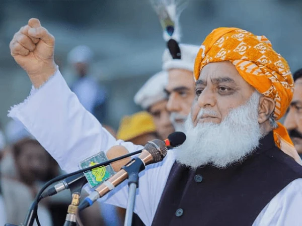 Maulana Fazlur Rehman speaking to media representatives in Larkana