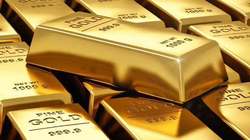 Gold bars and coins representing a sharp rise in gold prices in global and Pakistani markets
