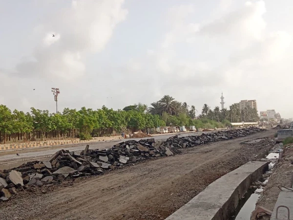 Red Line construction work and road safety concerns in Karachi