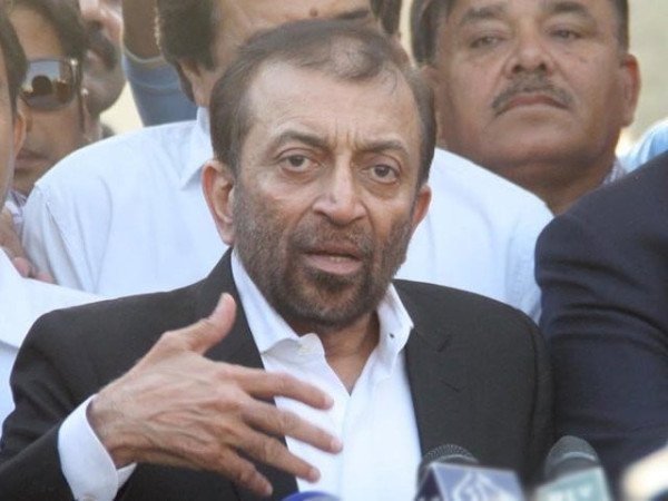 MQM Pakistan leader Farooq Sattar addressing a press conference in Karachi.