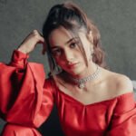 Pakistani singer Aima Baig shares a photo on her Instagram story.