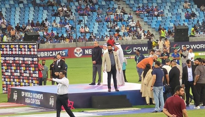 India Women’s team does not collect the Women’s Asia Cup trophy from ACC chairman Mohsin Naqvi