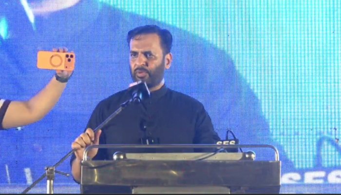 MQM-P leader Mustafa Kamal addressing a youth convention in Karachi