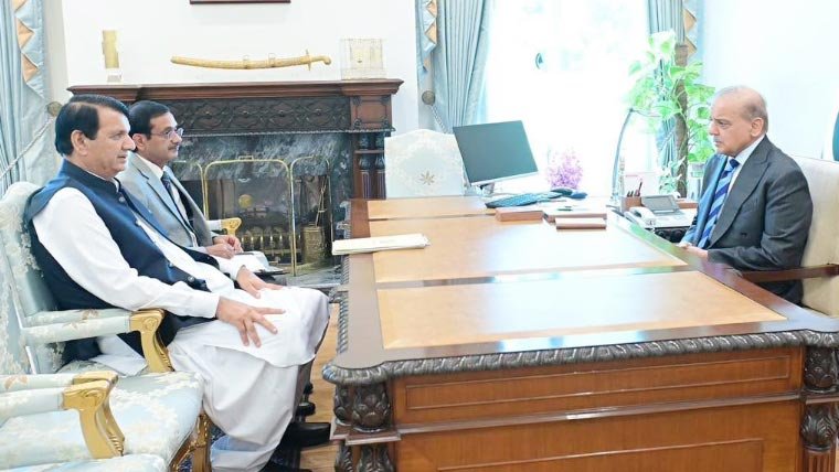 Prime Minister Shehbaz Sharif meeting Amir Muqam and Rana Mashhood to review development and youth programmes