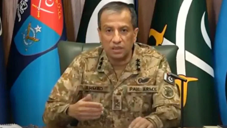 DG ISPR Lieutenant General Ahmed Sharif Chaudhry discussing the Makkah defence agreement