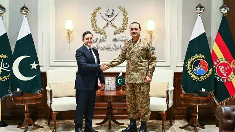 Field Marshal Asim Munir meeting the US defence company delegation at GHQ