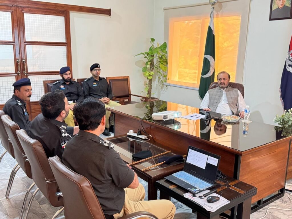 Sindh Police chief Javed Alam Odho chairs a meeting in Ghotki about the recovery of Fhamida Pathafi