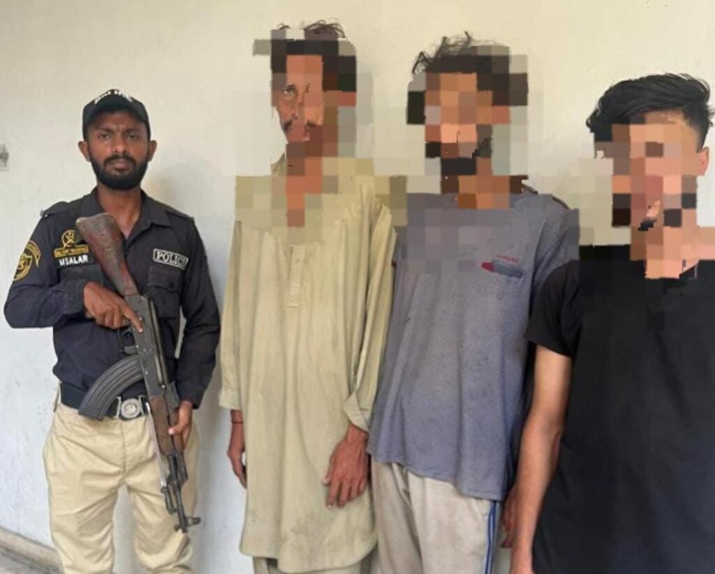 Defence Police arrest three robbery suspects and recover a weapon and stolen cash in Karachi