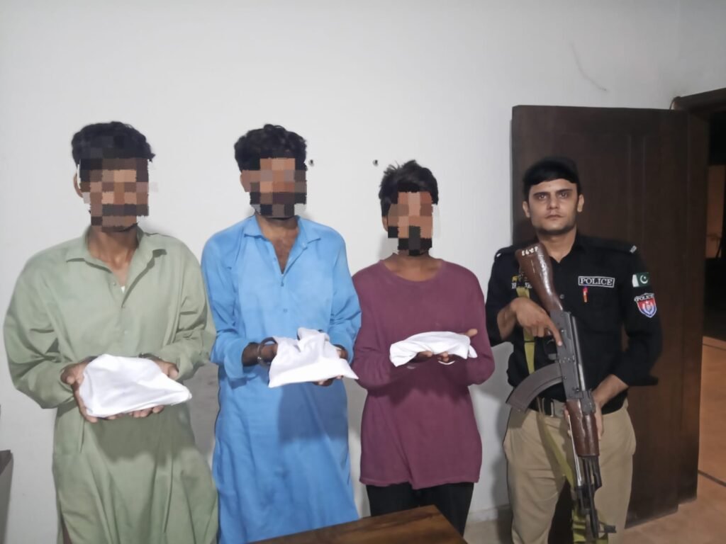 Mominabad Police arrest three suspects and recover illegal weapons in Karachi