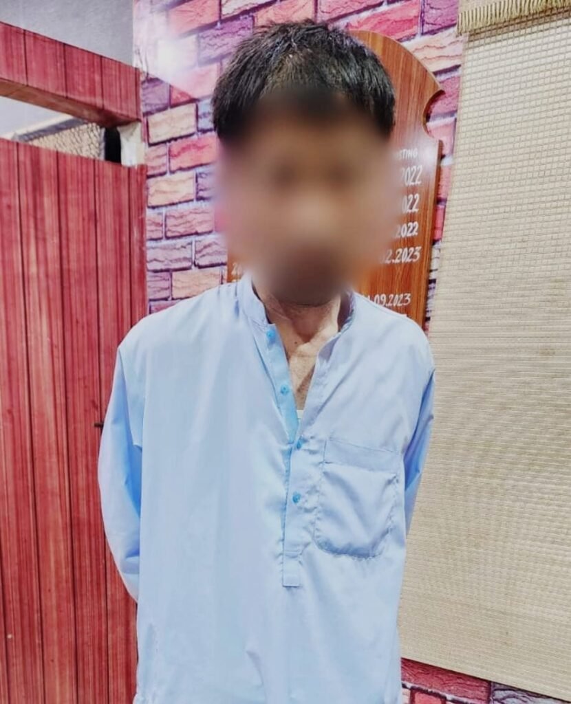 Karachi East Police arresting suspect in woman murder case