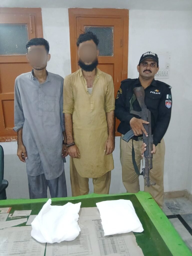 Keamari Police officials with suspects arrested in the Ittehad Town firing case