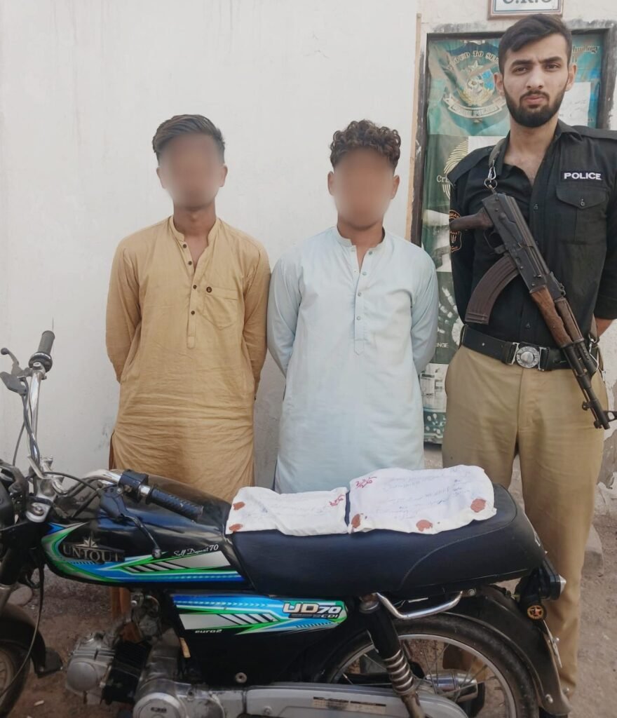 Gulshan-e-Iqbal police operation against suspected street criminals in Karachi