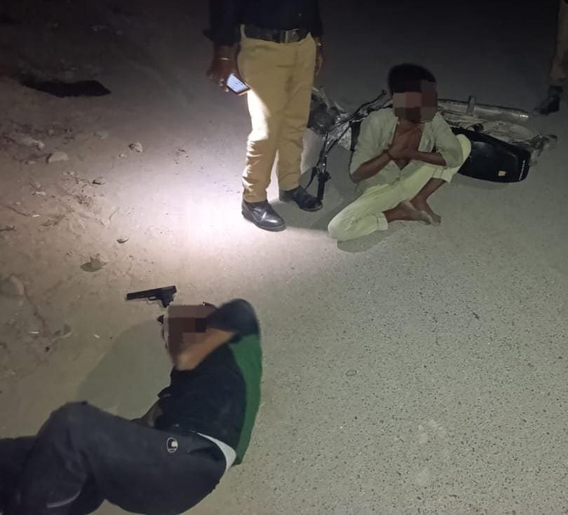 Police arresting two suspects after an encounter in Iqbal Market Karachi