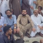 Residents protesting against load shedding outside K-Electric office in Chokundi Karachi