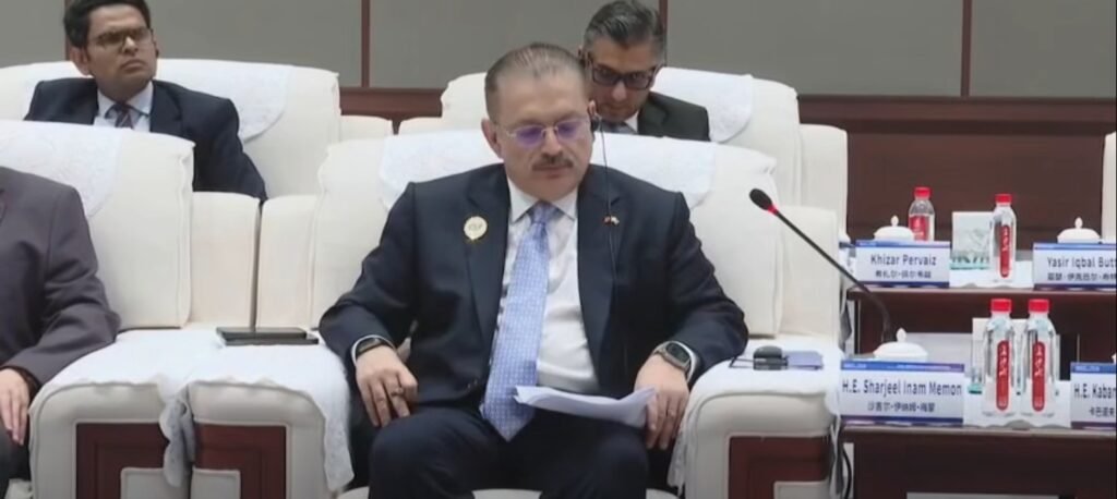 Sharjeel Memon with Hunan officials during a multilateral dialogue in Changsha, China